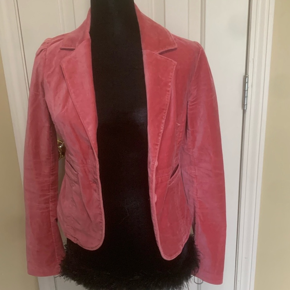 NWOT Abercrombie and Fitch size Small pink Velour blazer.